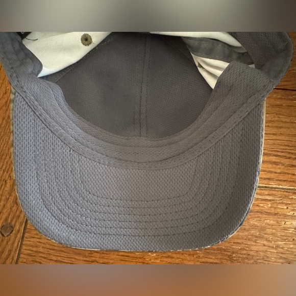 HUK Women’s SnapBack Trucker Hat Volcanic Ash One Size Hunting Fishing Outdoors - Picture 9 of 9